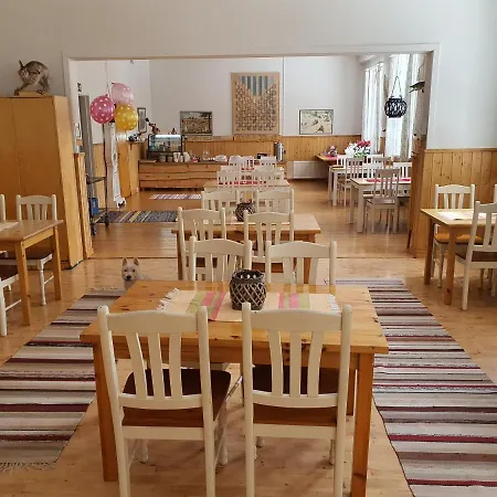 Majatalo Oravanpesae * Lampsijarvi